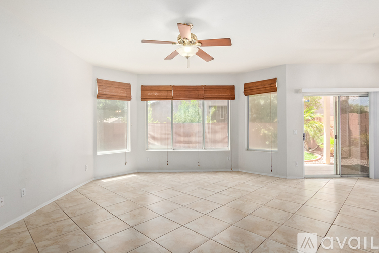3316 East Tierra Buena Lane 3 Beds Single Family Home for Rent - Photo gallery 2