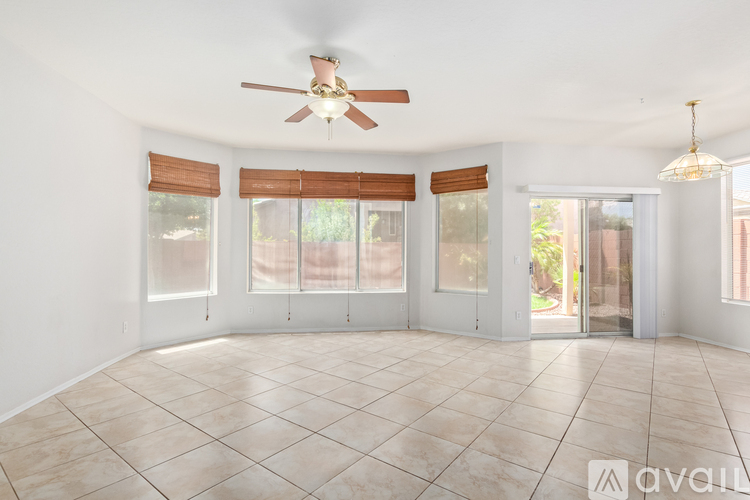 3316 East Tierra Buena Lane 3 Beds Single Family Home for Rent - Photo gallery 3