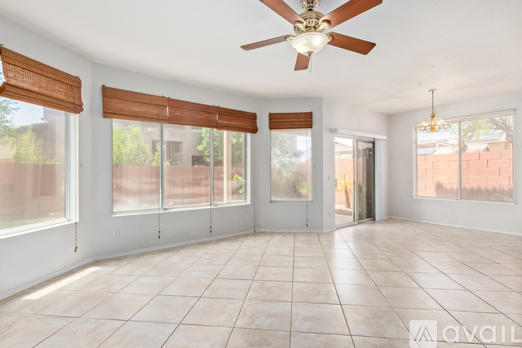3316 East Tierra Buena Lane 3 Beds Single Family Home for Rent - Photo gallery 4