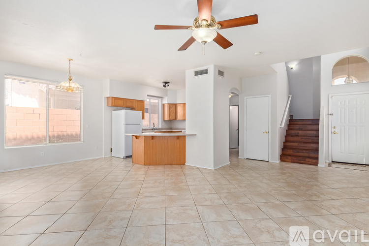 3316 East Tierra Buena Lane 3 Beds Single Family Home for Rent - Photo gallery 5