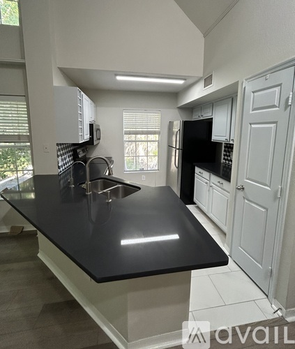 13703 Richmond Park Drive North 2 Beds Condo for Rent - Photo gallery 1