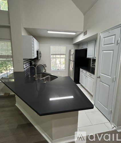 13703 Richmond Park Drive North 2 Beds Apartment for Rent