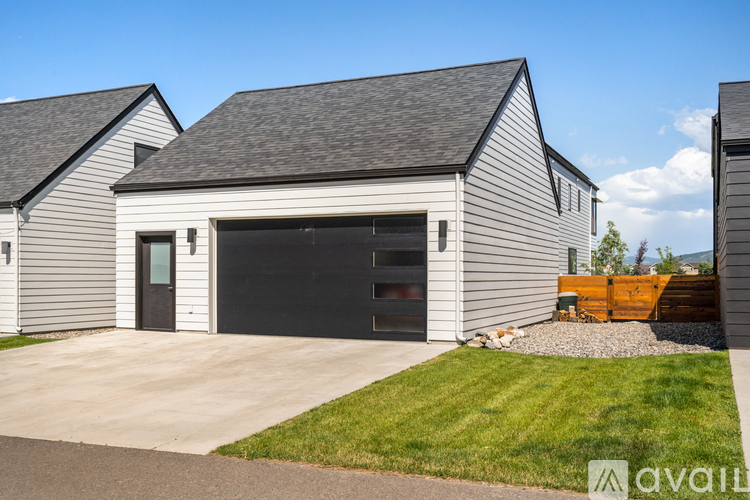 3037 S 27th Ave 3 Beds Single Family Home for Rent - Photo gallery 5