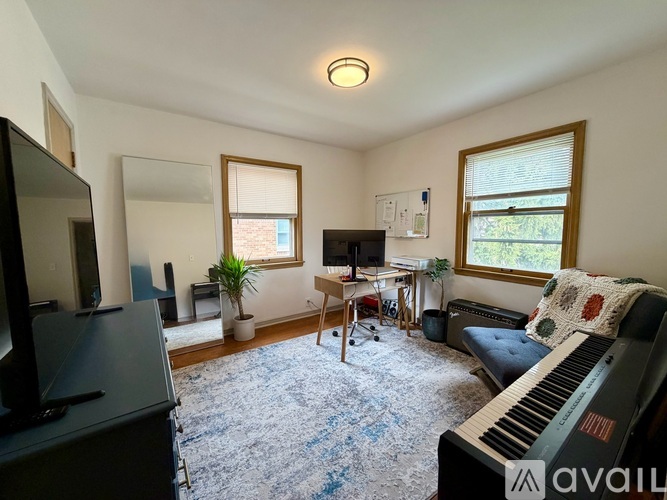 8244 West Center Street 2 Beds Single Family Home for Rent - Photo gallery 4