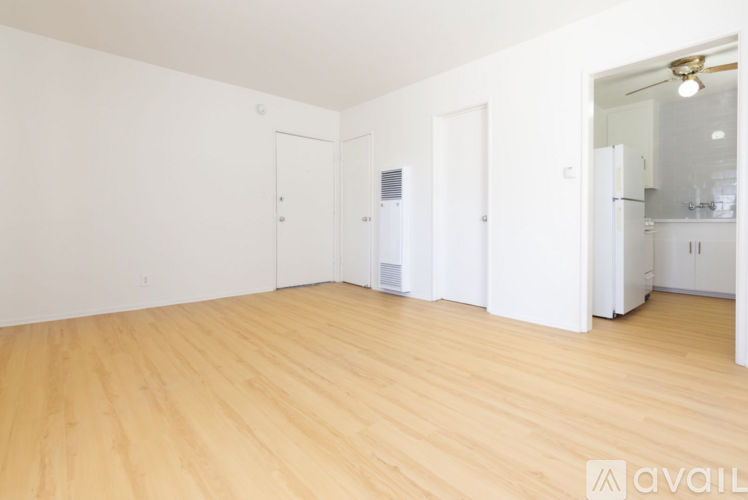 1243 Federal Avenue Studio Apartment for Rent - Photo gallery 2