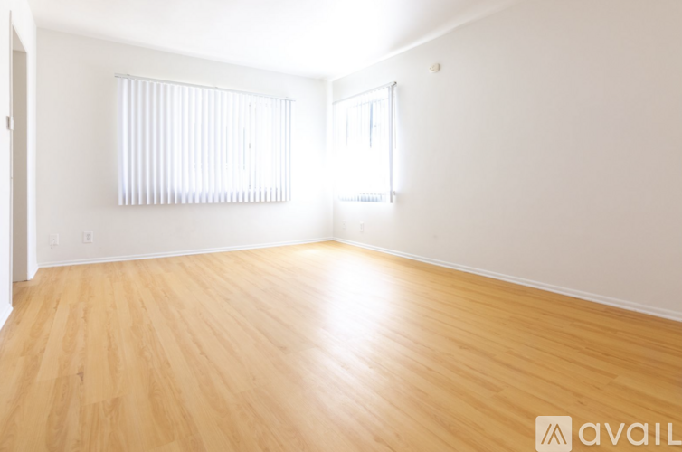 1243 Federal Avenue Studio Apartment for Rent - Photo gallery 3