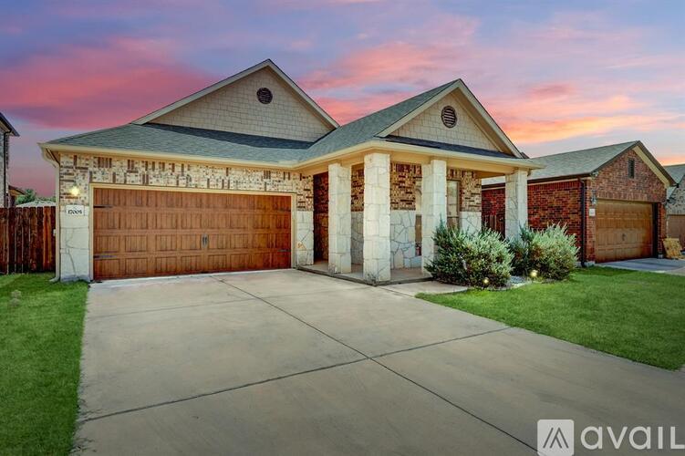 17005 Spanish Star Drive 3 Beds Single Family Home for Rent - Photo gallery 1