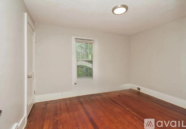 905 E Calvert St 3 Beds Single Family Home for Rent - Photo gallery 3