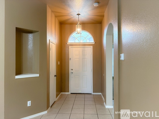 1005 Castle Top Drive 3 Beds Single Family Home for Rent - Photo gallery 2