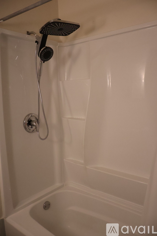 1152 Main St 3 Beds Apartment for Rent - Photo gallery 2