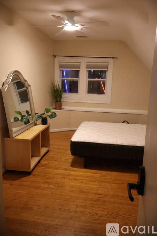 1152 Main St 3 Beds Apartment for Rent - Photo gallery 3