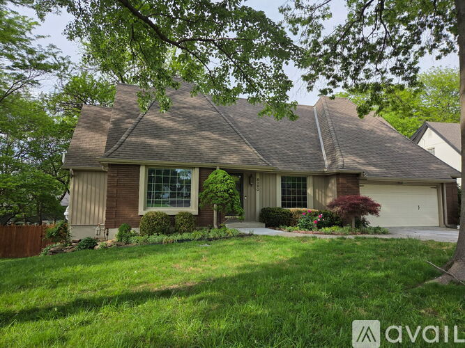 8280 W 117th St 5 Beds Single Family Home for Rent - Photo gallery 1