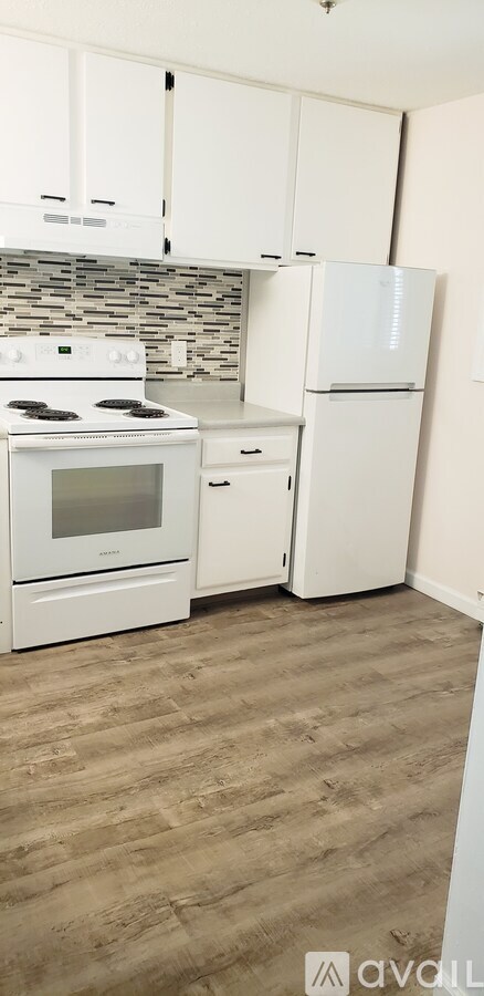 130 Coe Avenue 2 Beds Apartment for Rent