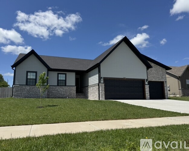1413 Lyon Ave 3 Beds Single Family Home for Rent - Photo gallery 2
