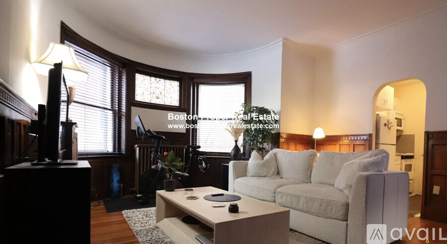 1748 Beacon St 1 Apartment for Rent - Photo gallery 1