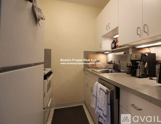 1748 Beacon St 1 Apartment for Rent - Photo gallery 5