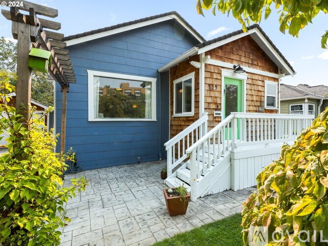 129 West 23rd Street 3 Beds Single Family Home for Rent - Photo gallery 1