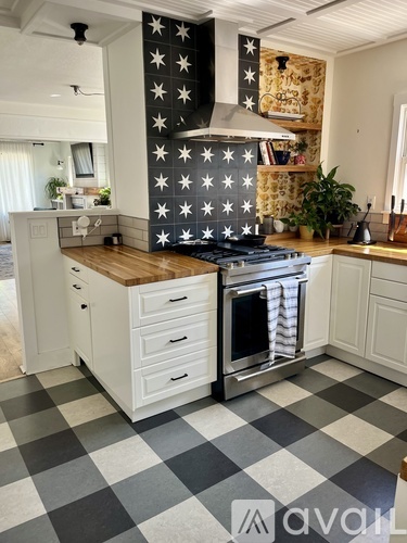 129 West 23rd Street 3 Beds Single Family Home for Rent - Photo gallery 5