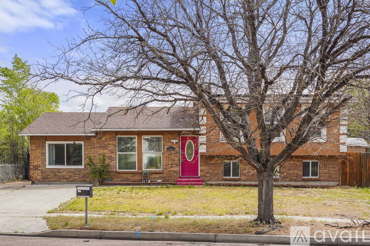 2915 Monica Dr W 5 Beds Single Family Home for Rent - Photo gallery 2