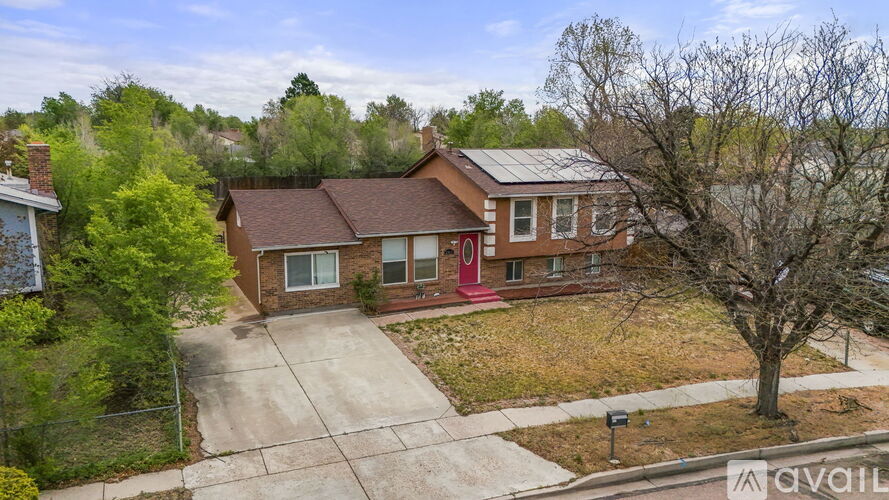 2915 Monica Dr W 5 Beds Single Family Home for Rent - Photo gallery 3