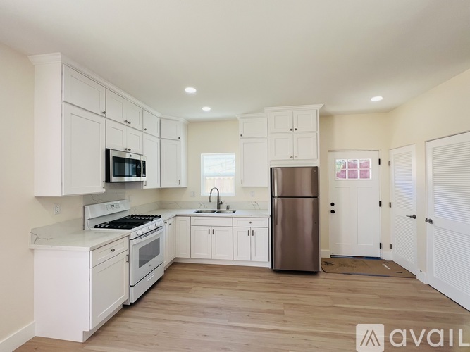 172 East Ramona Street 2 Beds Single Family Home for Rent - Photo gallery 3