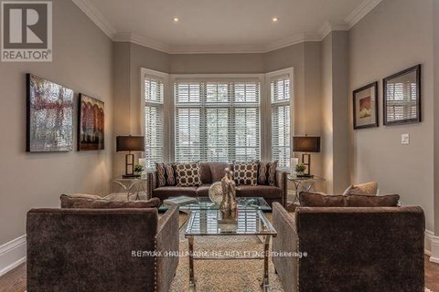 21 DUNBLAINE AVENUE 5 Beds Apartment for Rent