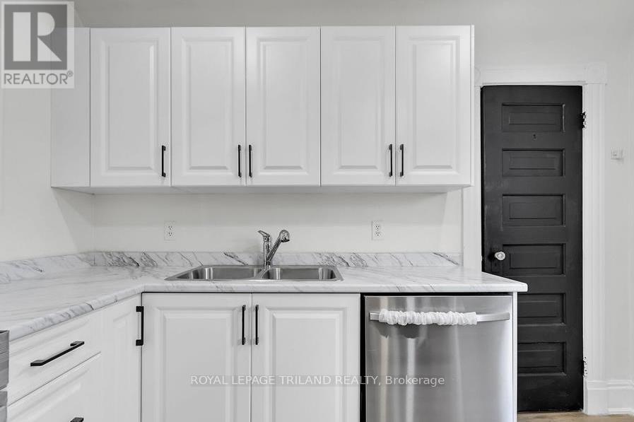UPPER - 96 FOREST AVENUE 1 Home, Multifamily, Duplex for Rent - Photo gallery 3