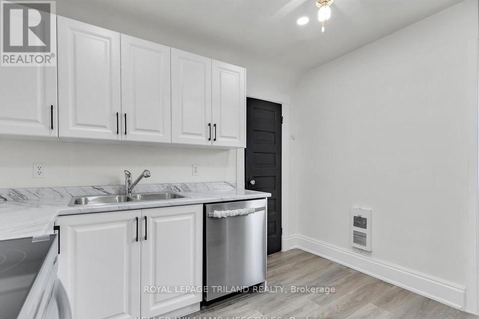 UPPER - 96 FOREST AVENUE 1 Home, Multifamily, Duplex for Rent - Photo gallery 4