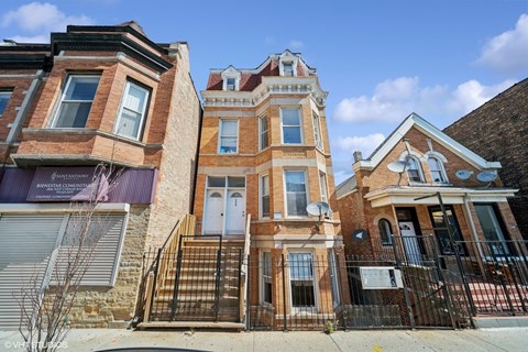 2824 West Cermak Road 2-3 Beds Apartment for Rent