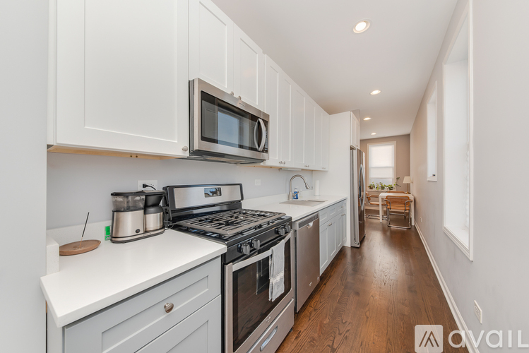 1603 S Wood St 2 Beds Apartment for Rent - Photo gallery 2