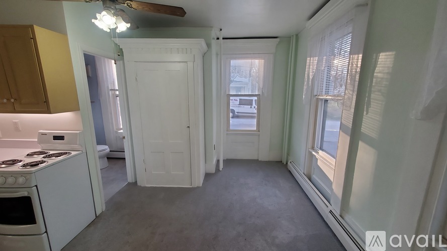 6 Maple Street Studio Apartment for Rent - Photo gallery 3
