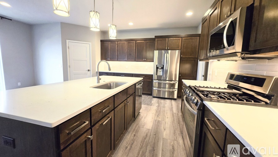W217N6176 Masters Dr 5 Beds Single Family Home for Rent - Photo gallery 3