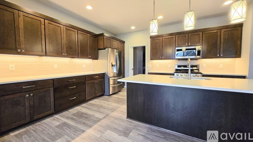 W217N6176 Masters Dr 5 Beds Single Family Home for Rent - Photo gallery 4