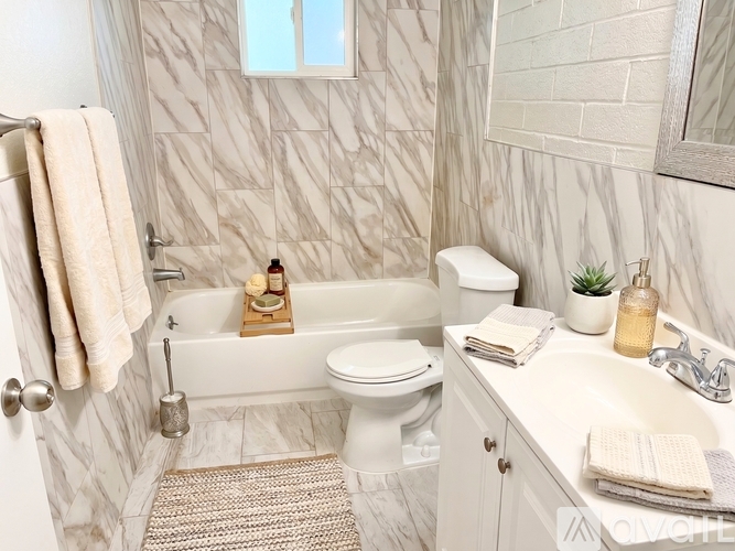 704-724 W 5th St 1 Apartment for Rent - Photo gallery 4