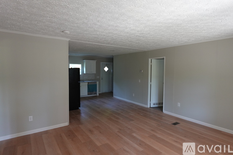 203 1st St 3 Beds Single Family Home for Rent - Photo gallery 5