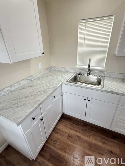 219 N Hickory St 1 Single Family Home for Rent - Photo gallery 3