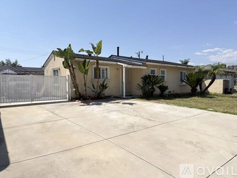 4459 N Roxburgh Ave 3 Beds Apartment for Rent
