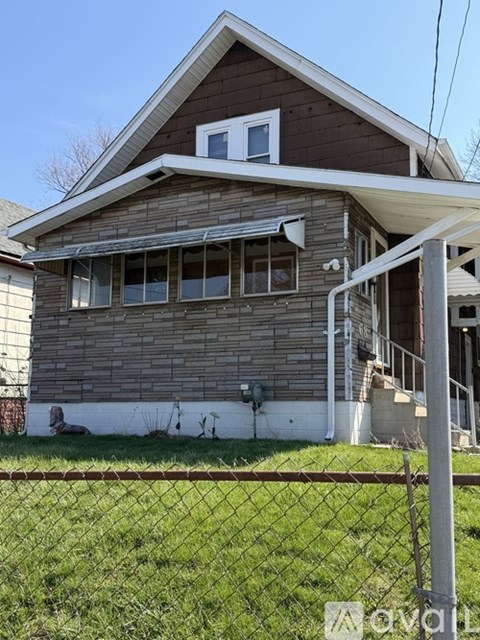 68 N Shirley St 3 Beds Apartment for Rent