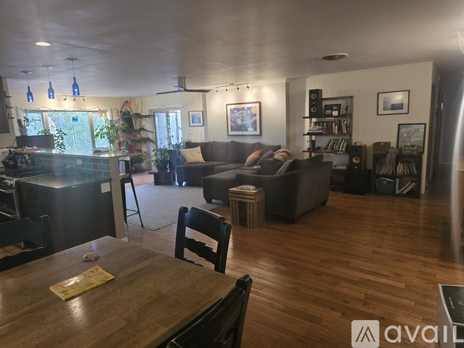 1401 Donegan Road 3 Beds Single Family Home for Rent - Photo gallery 2