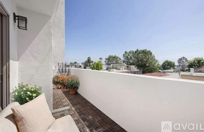 1621 Barry Avenue 3 Beds Apartment for Rent - Photo gallery 3