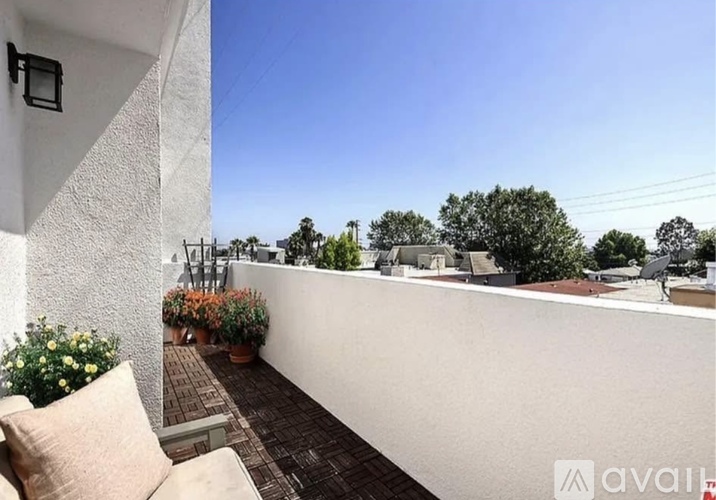 1621 Barry Avenue 3 Beds Apartment for Rent - Photo gallery 4