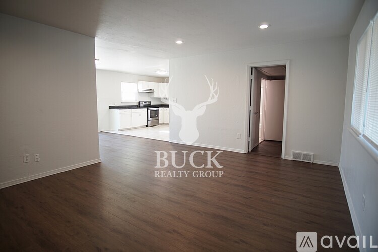 1920 NE 52nd St 4 Beds Single Family Home for Rent - Photo gallery 2