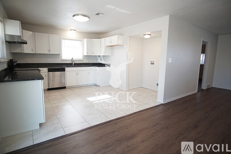 1920 NE 52nd St 4 Beds Single Family Home for Rent - Photo gallery 4
