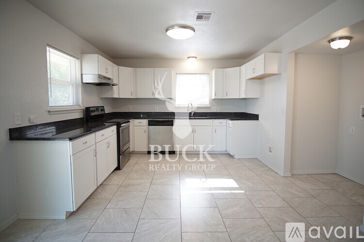 1920 NE 52nd St 4 Beds Single Family Home for Rent - Photo gallery 5