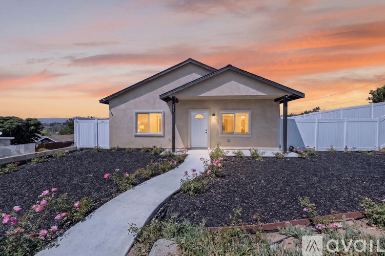 237 E Prospect St 4 Beds Townhouse for Rent - Photo gallery 1