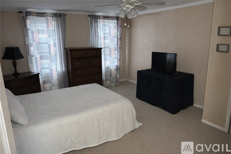 161 Washington Drive 2 Beds Single Family Home for Rent - Photo gallery 3