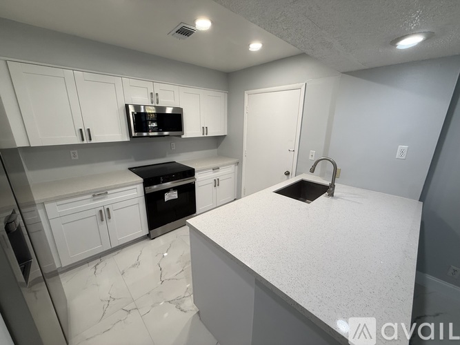 9150 NW 38th Dr 2 Beds Apartment for Rent - Photo gallery 5