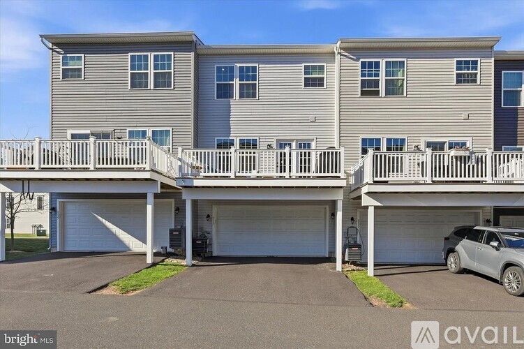 Dragon Drive 4 Beds Townhouse for Rent - Photo gallery 3