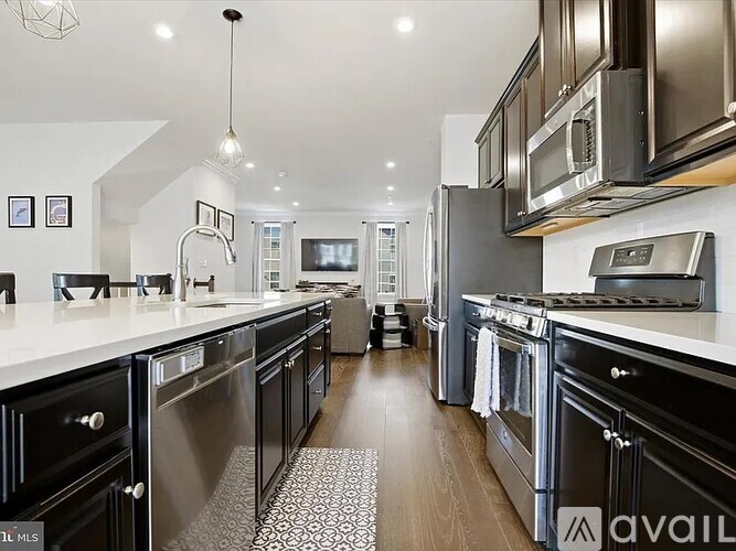 Dragon Drive 4 Beds Townhouse for Rent - Photo gallery 5