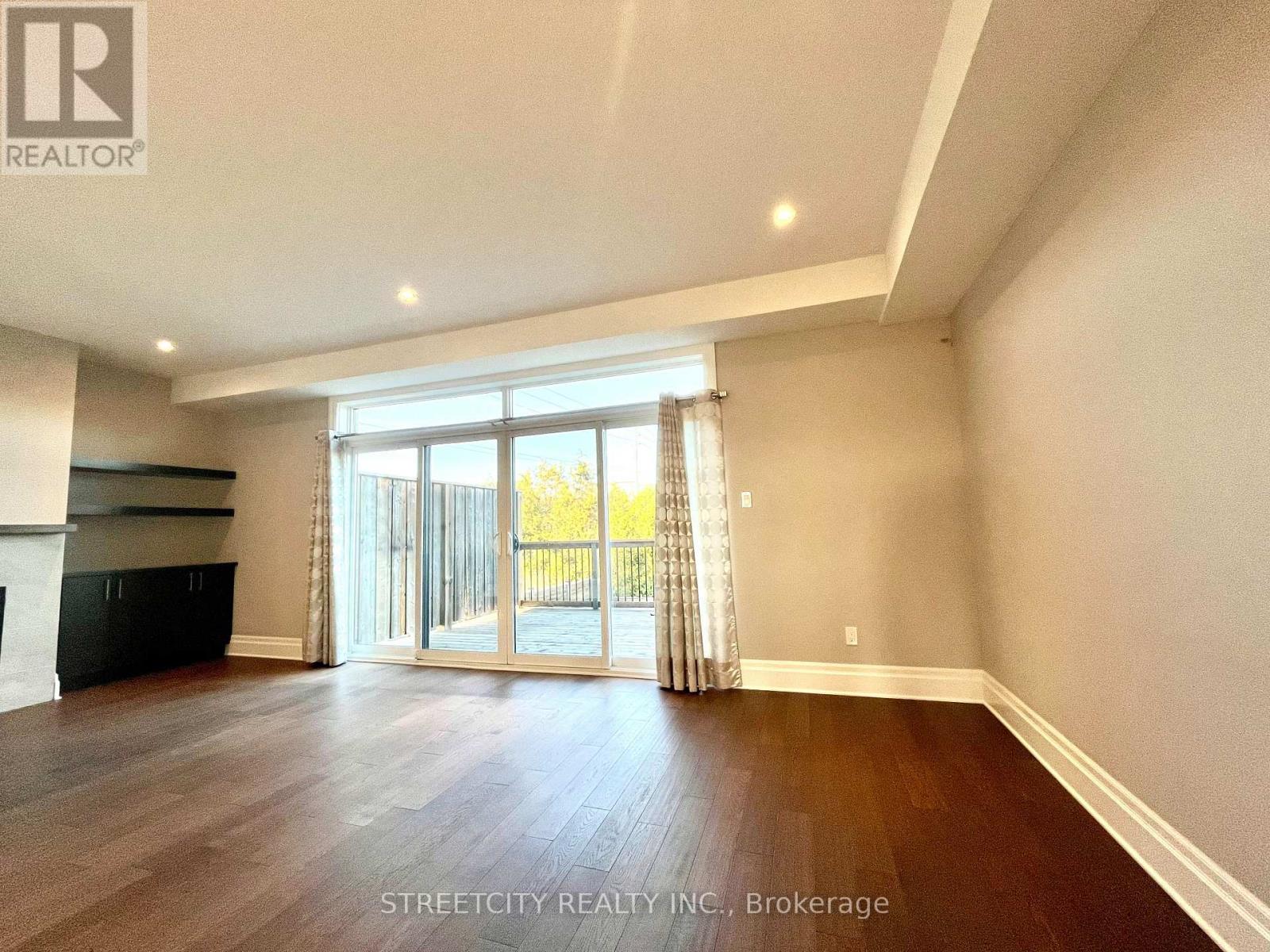 2 - 555 SUNNINGDALE ROAD E 3 Beds Condo, Home for Rent - Photo gallery 5